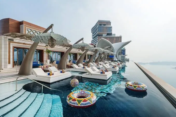 Resort public rooms connecting dinner and evening entertainment